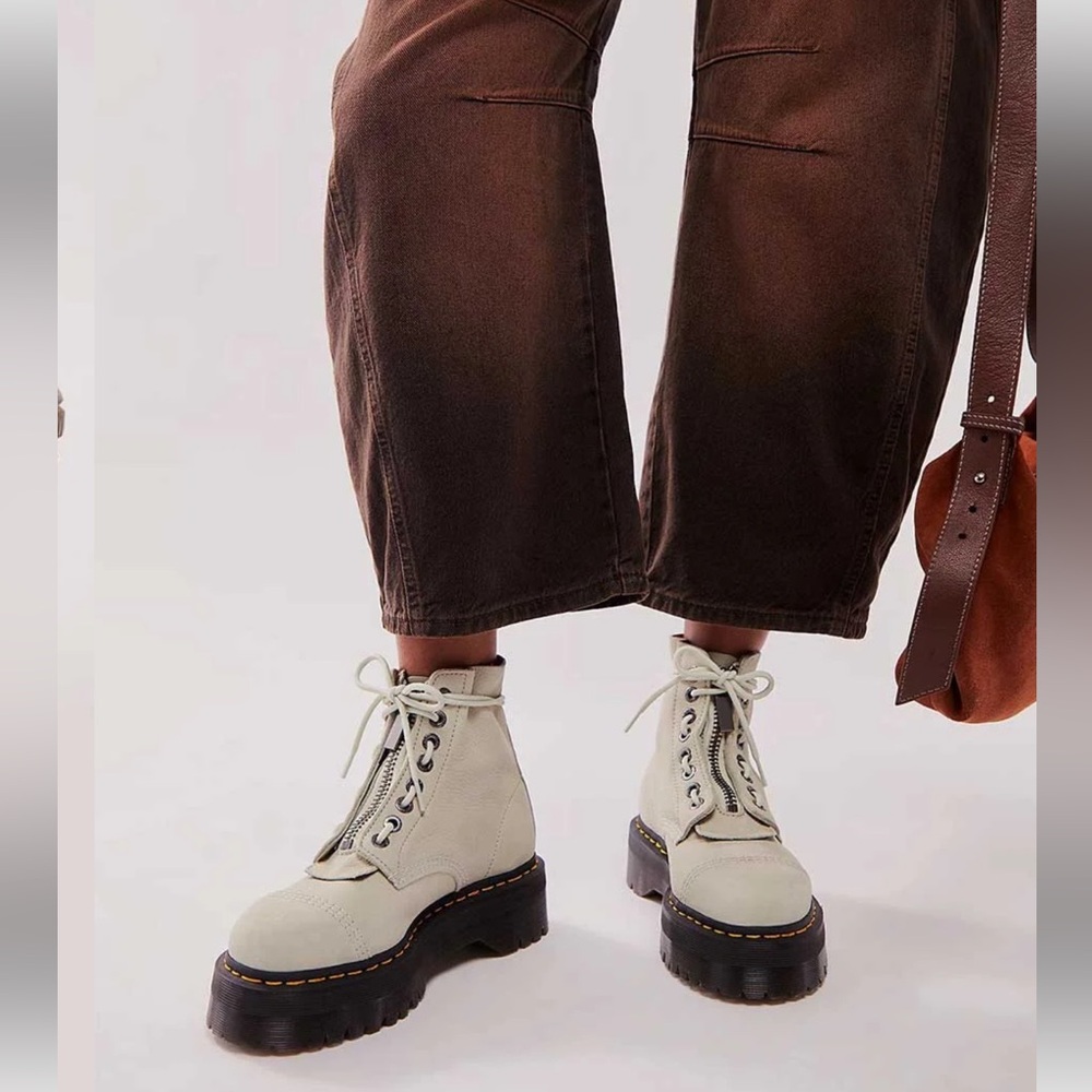 NWOB Dr. Martens Sinclair Zip Front Boots